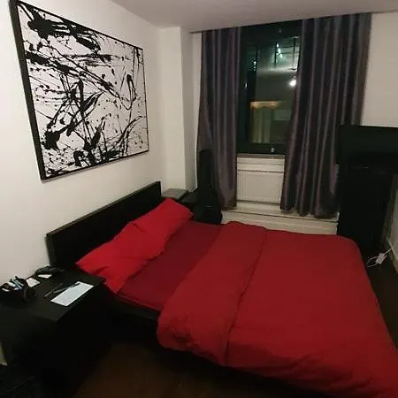 Double Room With Shared Bathroom London Exterior photo
