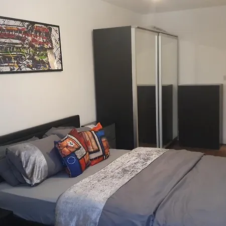 Double Room With Shared Bathroom London Exterior photo
